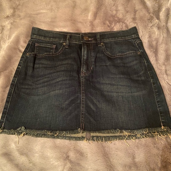 Express Size 4 denim skirt. Never worn. - Picture 1 of 6